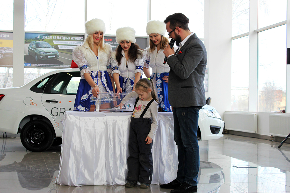 Определен счастливый покупатель LADA в ДЦ «Юникор»